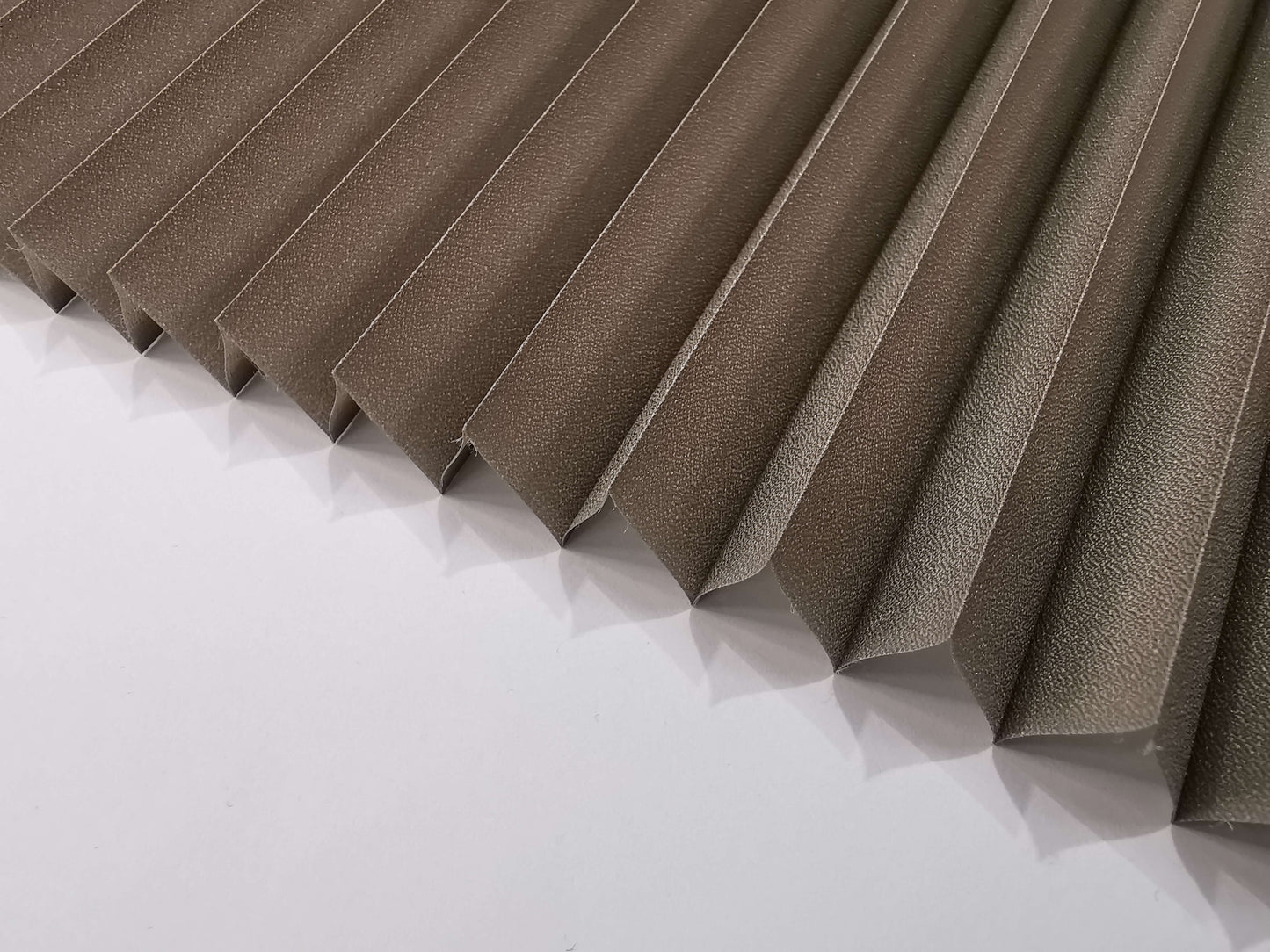 Plissee Opal Gloss Warmes Grau P121